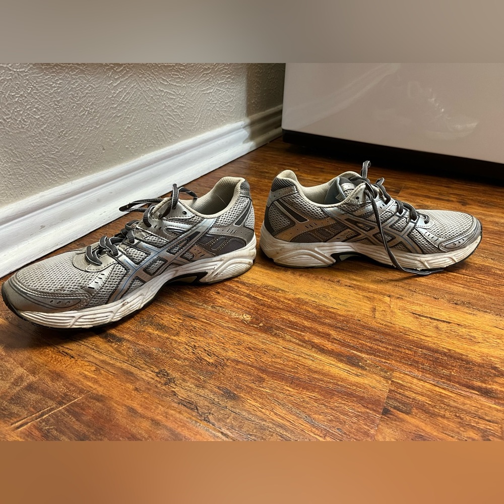 ASICS shoes - Picture 3 of 5